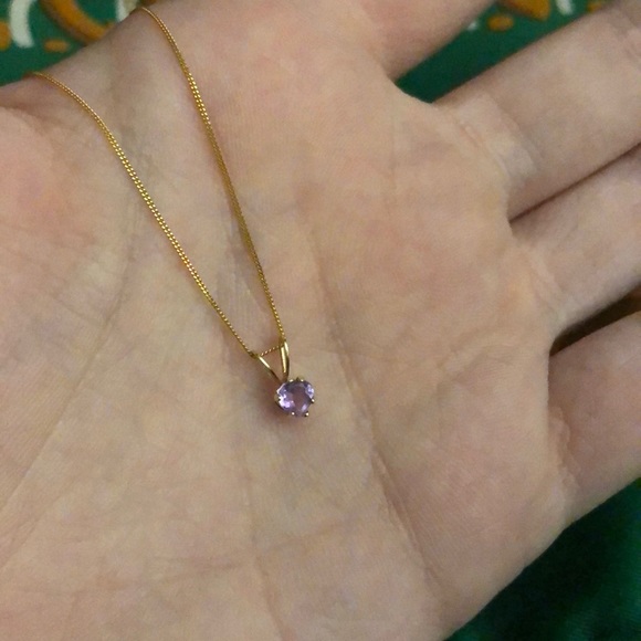 Jewelry - 🥰 10kt Yellow Gold necklace w/ Purple pendant 💜